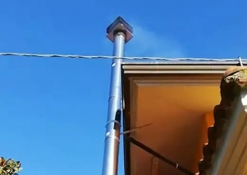 Problém kouře na komíně se zakřiveným nebo vodorovným kouřovodem